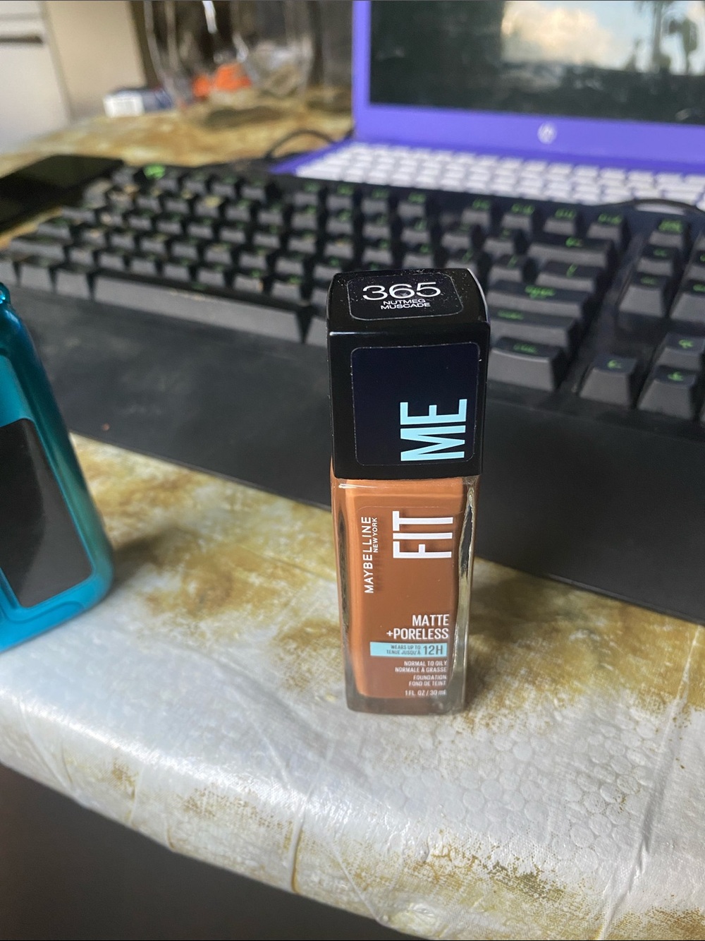 Maybelline Fit Me Matte + Poreless Foundation - Warm Tan / Black Cap